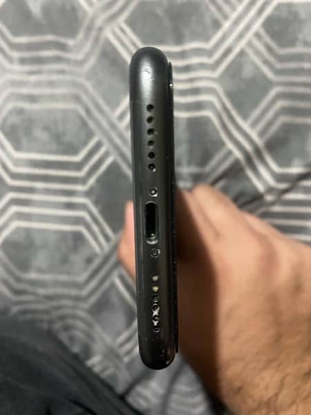 iPhone 11 128 gb Black PTA approved for sale. 7