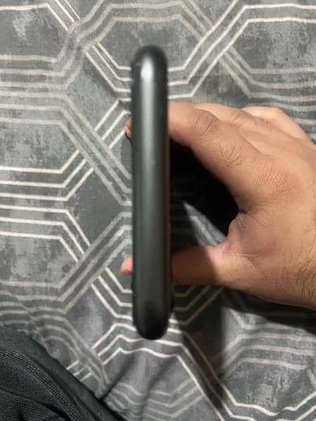 iPhone 11 128 gb Black PTA approved for sale. 9