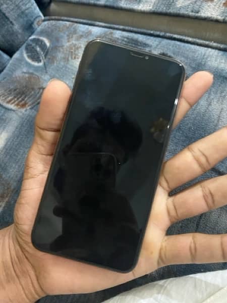 iphone xs max 256gb 10 by 10  BH 80 helth sub kuch ok ha mobile ma pta 4