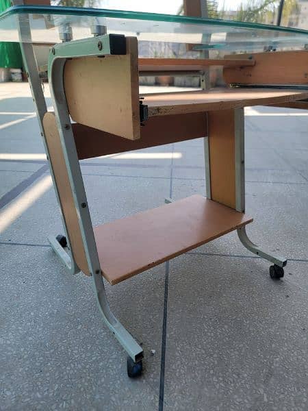 Computer table 8/10 condition 3