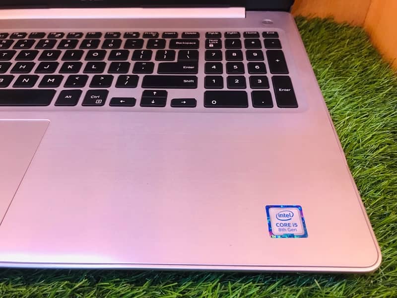 Dell Inspiron 15 5570 , 8th Gen Intel i5-8250U 2