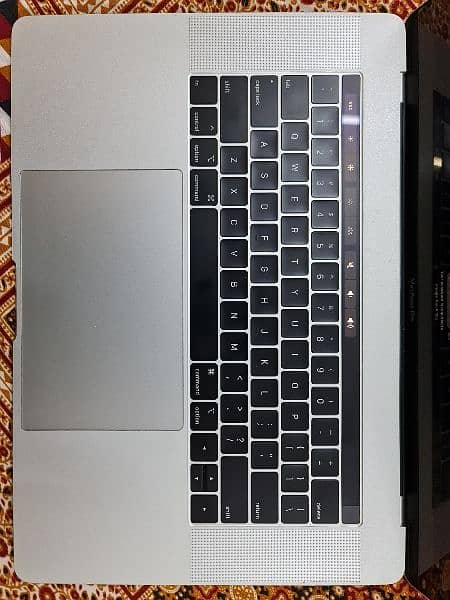 Macbook Pro 2018 15-inch 16GB/512 i7 1