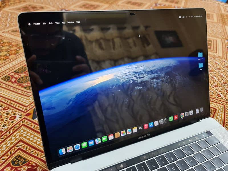 Macbook Pro 2018 15-inch 16GB/512 i7 3