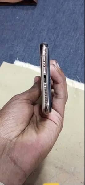 Iphone XS 64 gb golden clor   duel sim PTA proved 2