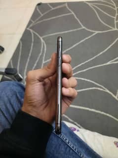 iphone x black colour 10 by 9 contain