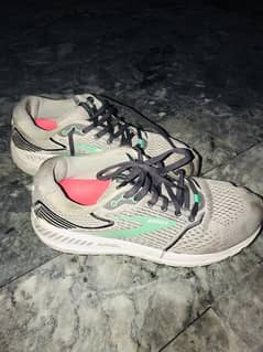 brooks airl 20 running shoes