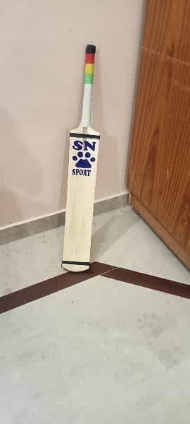 urgent sell big sixer bat with cover  in low price 4