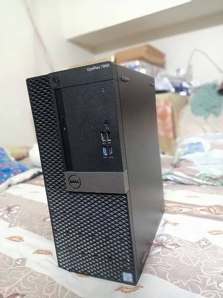 DELL PC 16GB RAM - i7-7th Gen 500GB SSD 8