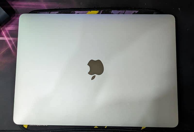 MacBook Pro 2019 13in (i7/16/256) 3