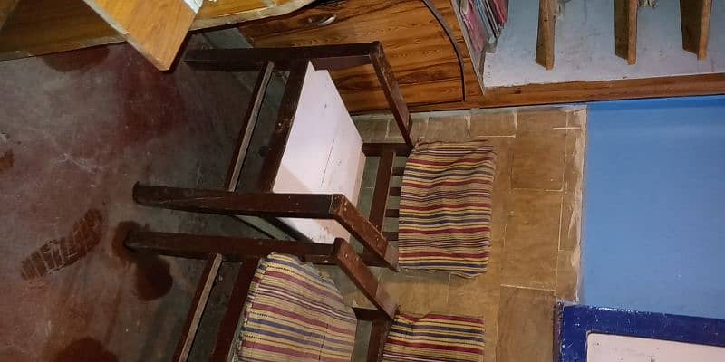 4 Piece Wooding chair in good condition 3