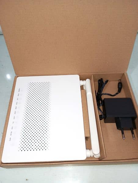 Huawei HG8546M 5dBi XPON/GPON/EPON ONT WIFI ROUTER 1