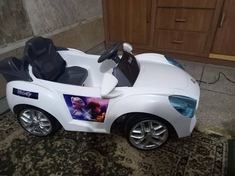 kids Rechargeable battery Car with remote control 2
