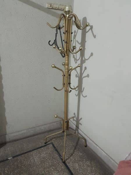 metal towel stand with heavyweight material 1