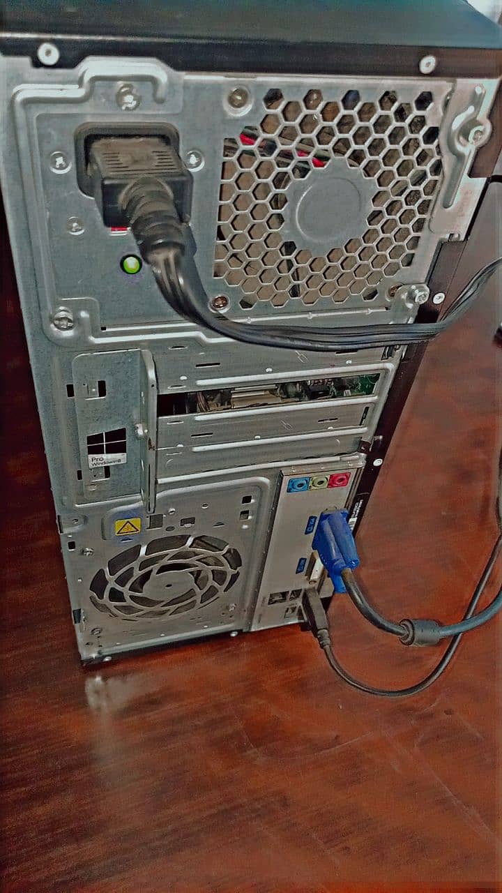 HP Computer in good condition. And 10 by 10 condition 0