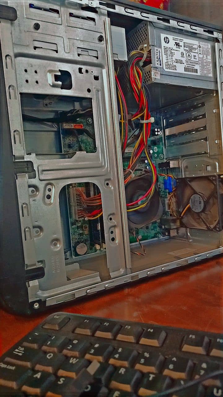 HP Computer in good condition. And 10 by 10 condition 1