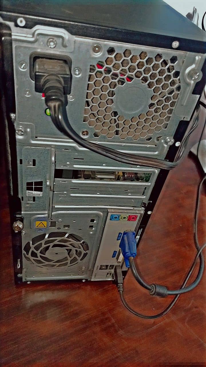 HP Computer in good condition. And 10 by 10 condition 5
