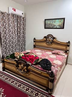 King size 6/6.5 Bed for sale without mattress
