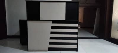 Reception Table in new condition || Office table 0