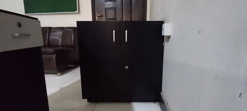 Reception Table in new condition || Office table 5
