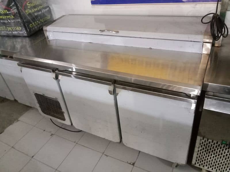pizza preparation table cake display chiller meat display restaurant 0
