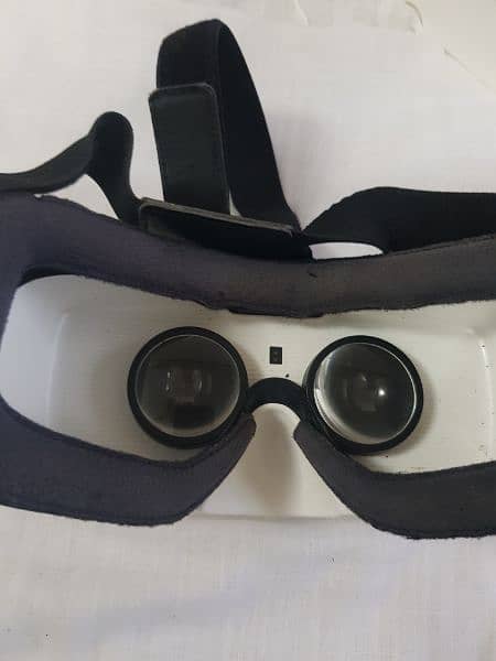 Samsung Gear VR SM-R322 (Virtual Reality Headset) 3