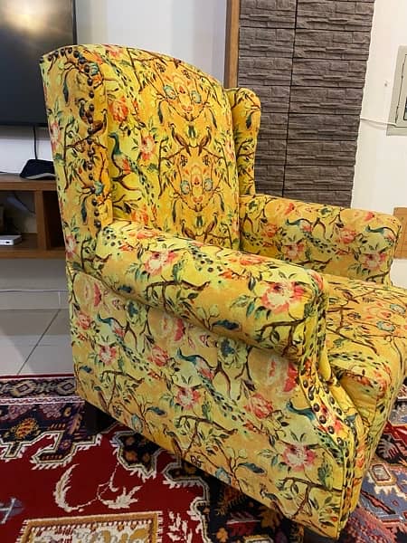 Elegant Yellow Chair with Exquisite Peacock Design! 3