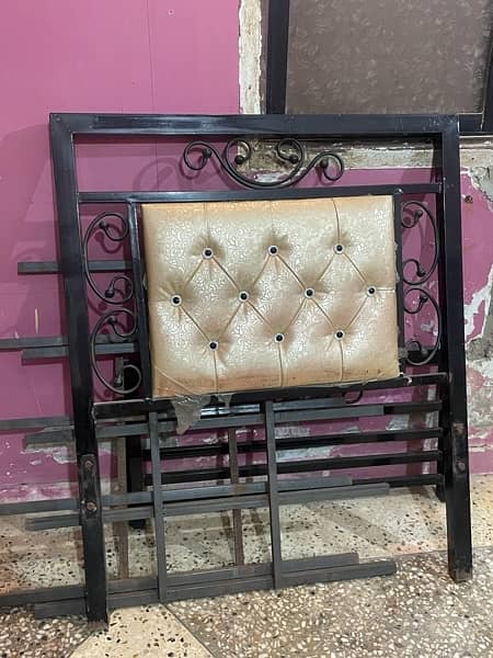 IRON ROD SINGLE BED 10/10 CONDITION 1