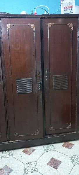 3 door almari  chipboard and wood 3