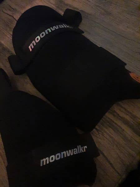 New Moonwalkr 2.0 thigh pad black edition full pin pack 1