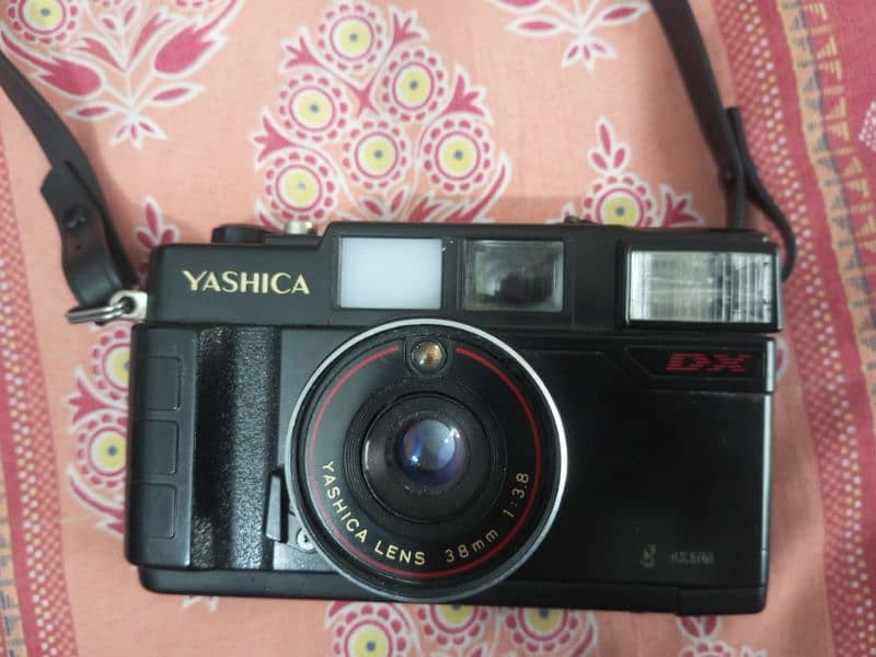 Original Yashica MF 2 CamercaSuper DX Kyocera

Yashica lens 38mm 1:3.8 2
