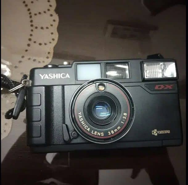 Original Yashica MF 2 CamercaSuper DX Kyocera

Yashica lens 38mm 1:3.8 4