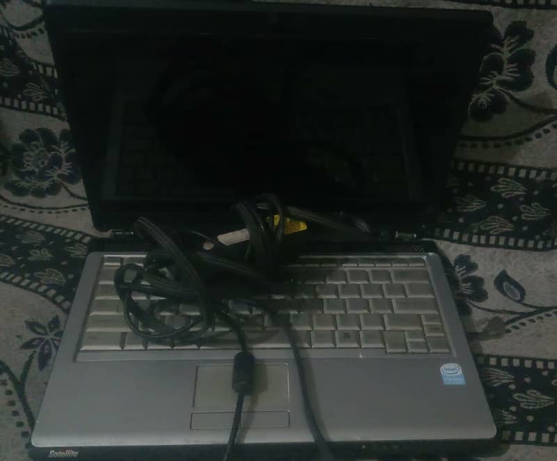 toshiba satellite laptop for sale 
all laptop ok only screen problem 1