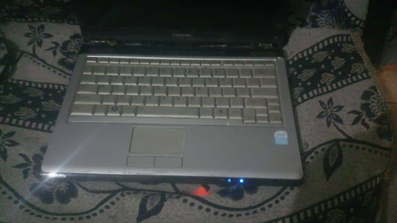 toshiba satellite laptop for sale 
all laptop ok only screen problem 5