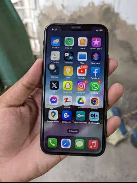 IPHONE XS(FACTORY UNLOCK) 1