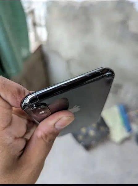 IPHONE XS(FACTORY UNLOCK) 5