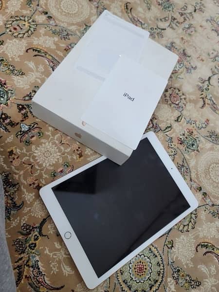 Ipad 8 generation 32gb full fresh condition with box and charger. 0