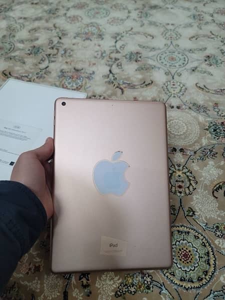 Ipad 8 generation 32gb full fresh condition with box and charger. 7