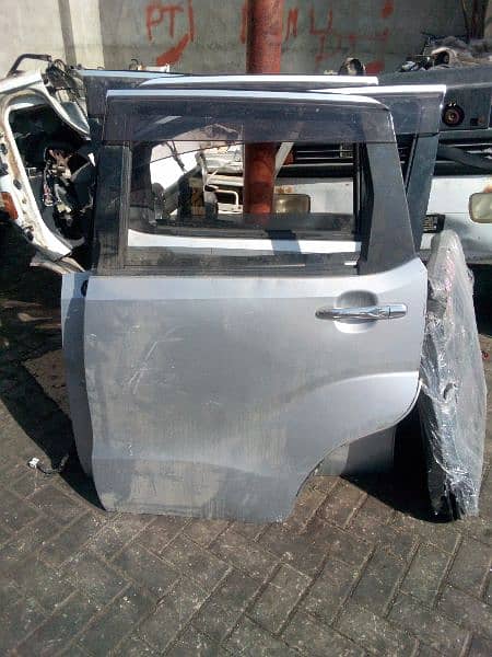 Daihatsu move 2020 door silver color 1