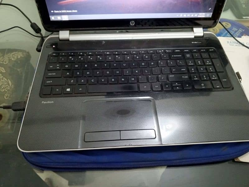 HP Pavilion Laptop with Targus Universal Laptop Charger 2