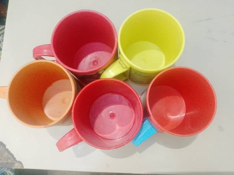 5 colorful mugs in Rs 250/ only 4