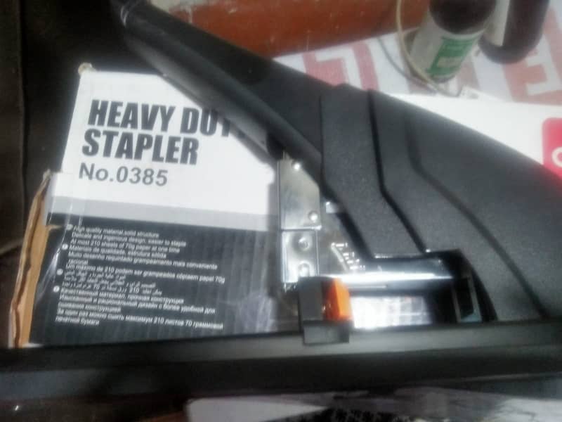 Deli heavy duty stepler 0385 1