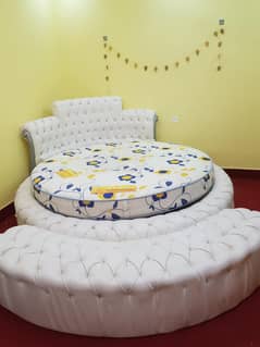 Round bed with matress ,side table &couch cond 9/10