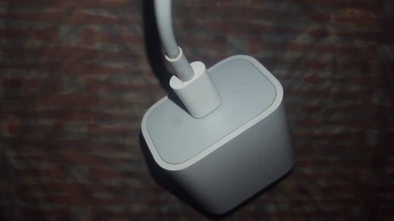 Apple 20w (Original charger) 1
