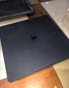 ps4 slim with 2 controller and 4+games