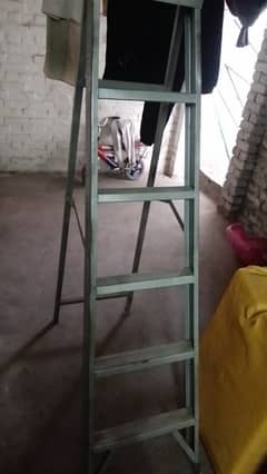 6' ft & step folding ladder