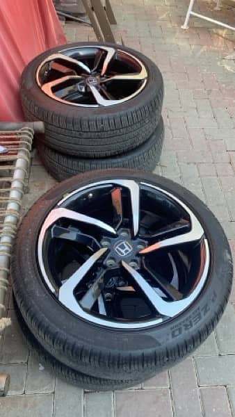 Honda oem alloy rims 18 114pcd only 2 month used with tyers 1