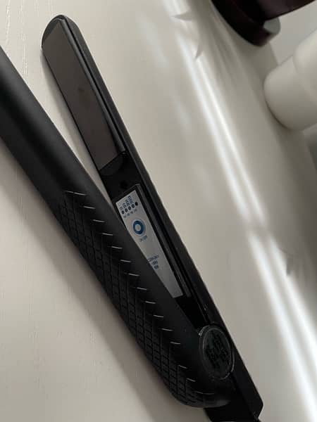 Straightener in immaculate condition 1