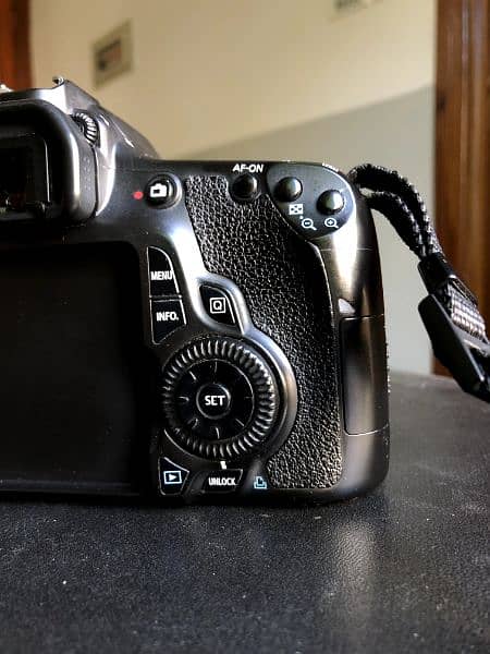 Canon 60D | 18-55mm lens | Body, Charger, Battery 1