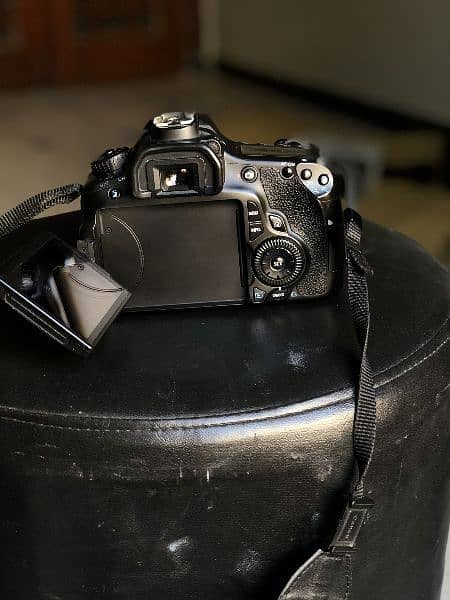 Canon 60D | 18-55mm lens | Body, Charger, Battery 2