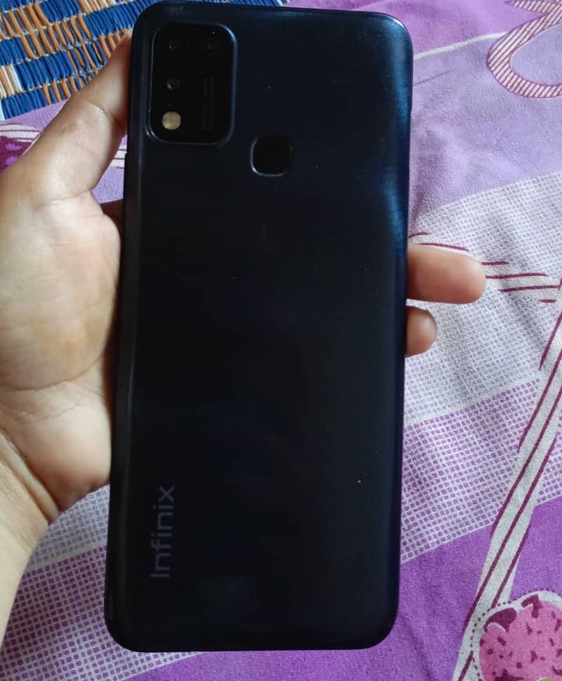 Infinix Hot 10 play 4/64 ram rom with box and charger 3